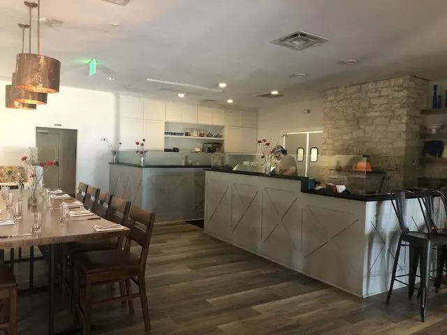 827 Rays Kitchen + Cellar