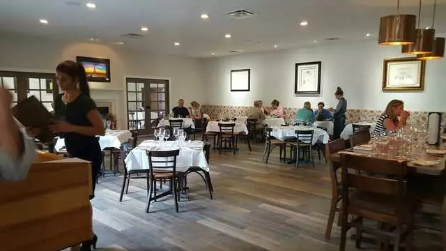827 Rays Kitchen + Cellar