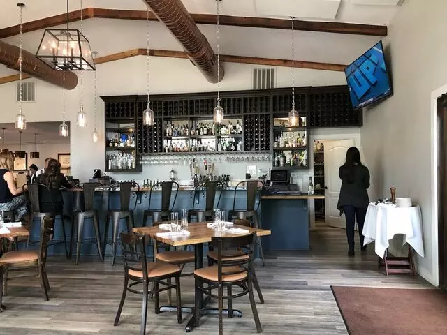 827 Rays Kitchen + Cellar