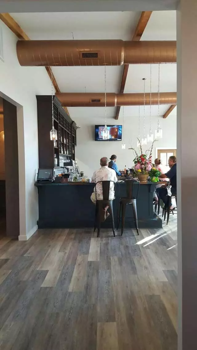827 Rays Kitchen + Cellar