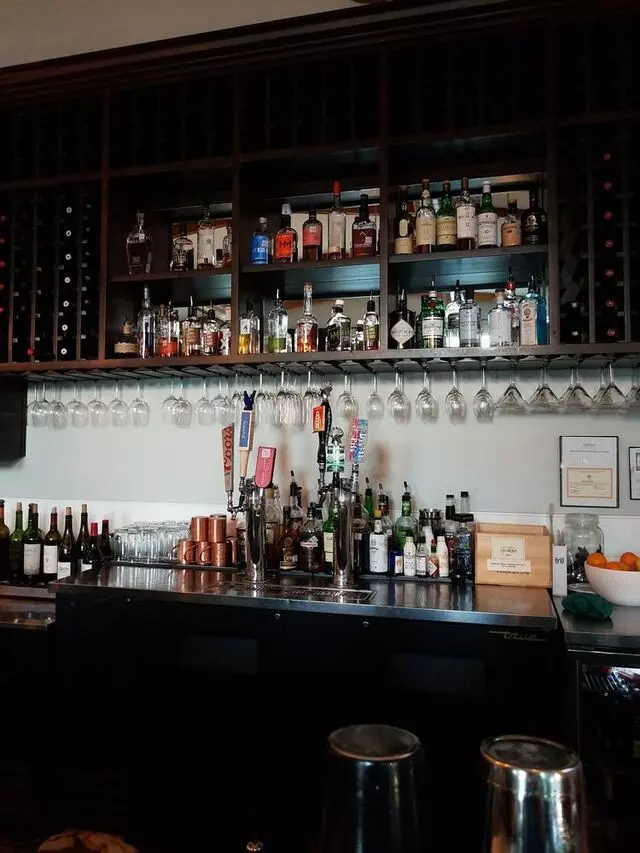 827 Rays Kitchen + Cellar