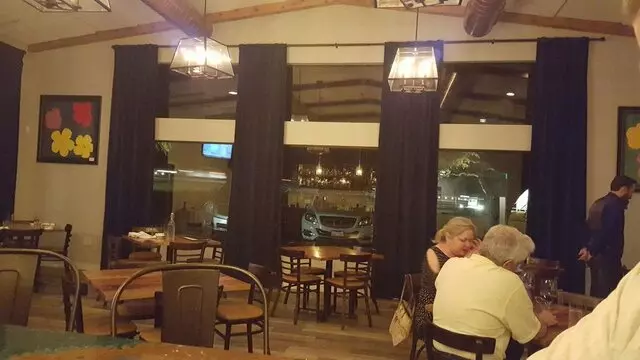 827 Rays Kitchen + Cellar