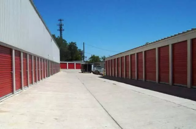 AAA Storage IH-35 N