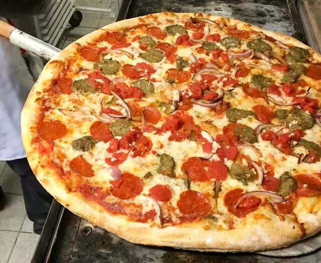 3 Train Pizzeria