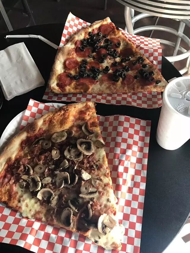 3 Train Pizzeria