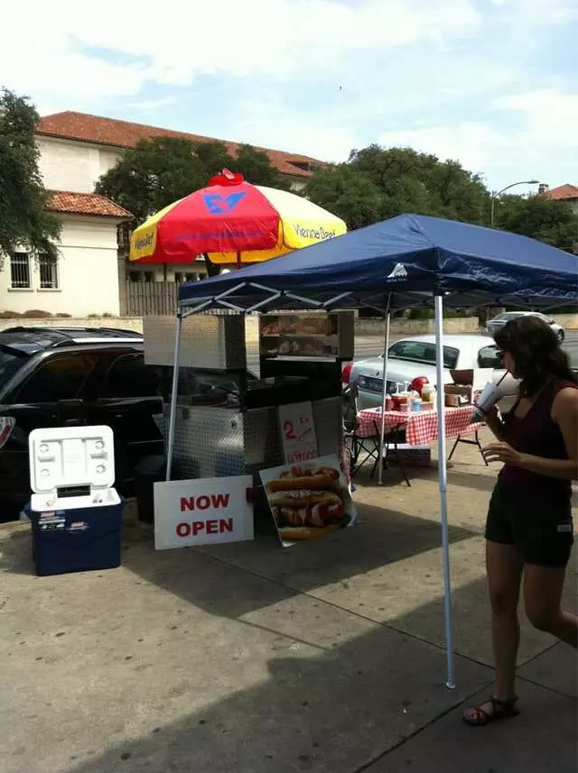 Omar&apos;s Hot dogs