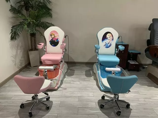 Glow Nails Beauty Bar + Lounge