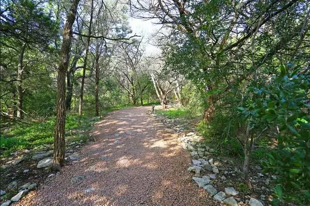 Arboretum at Stonelake