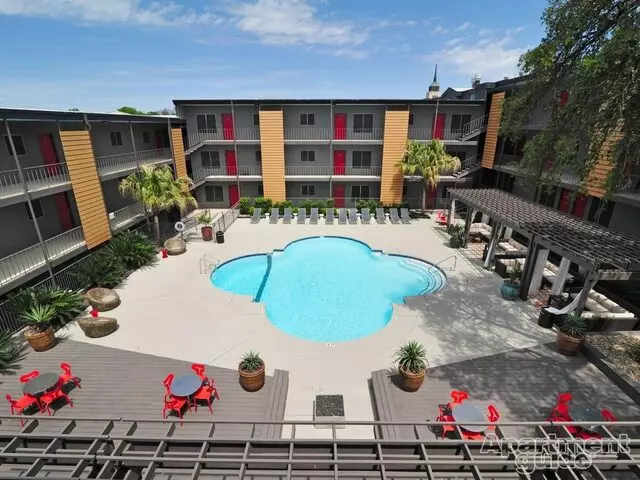 3401 At Red River
