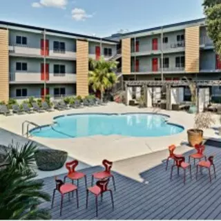 3401 At Red River