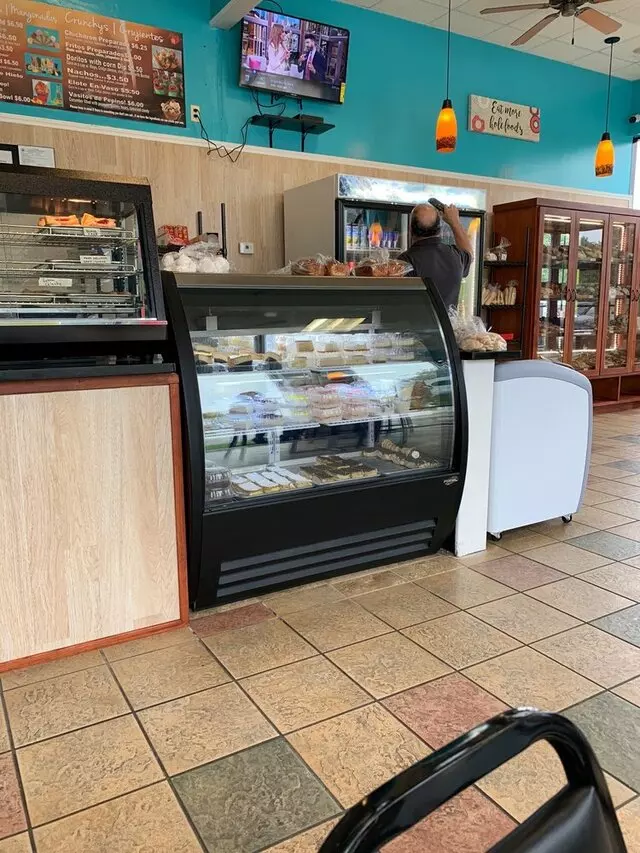 Amanecer Coffee Shop & Bakery