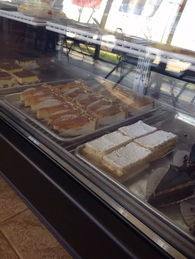 Amanecer Coffee Shop & Bakery