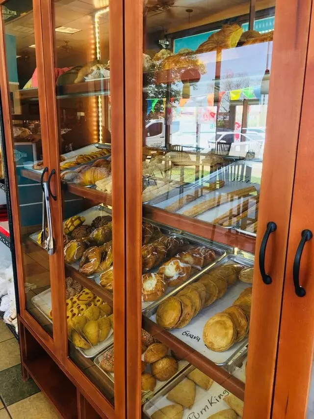 Amanecer Coffee Shop & Bakery