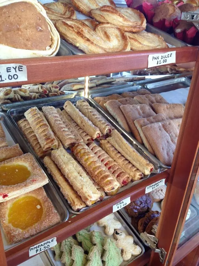 Amanecer Coffee Shop & Bakery