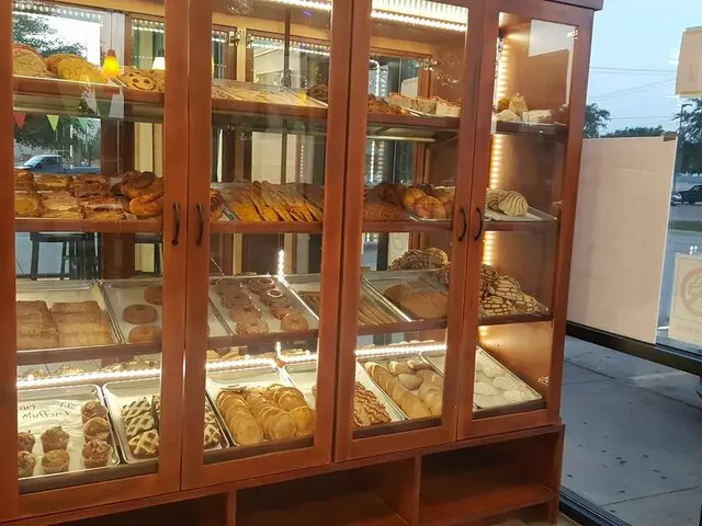 Amanecer Coffee Shop & Bakery