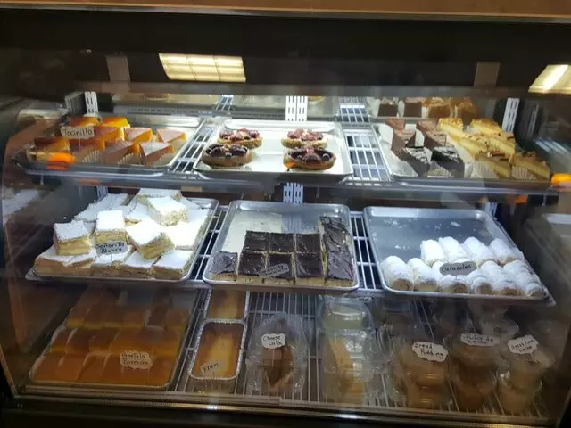 Amanecer Coffee Shop & Bakery