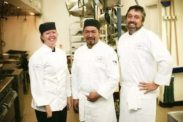 2 Dine 4 Fine Catering