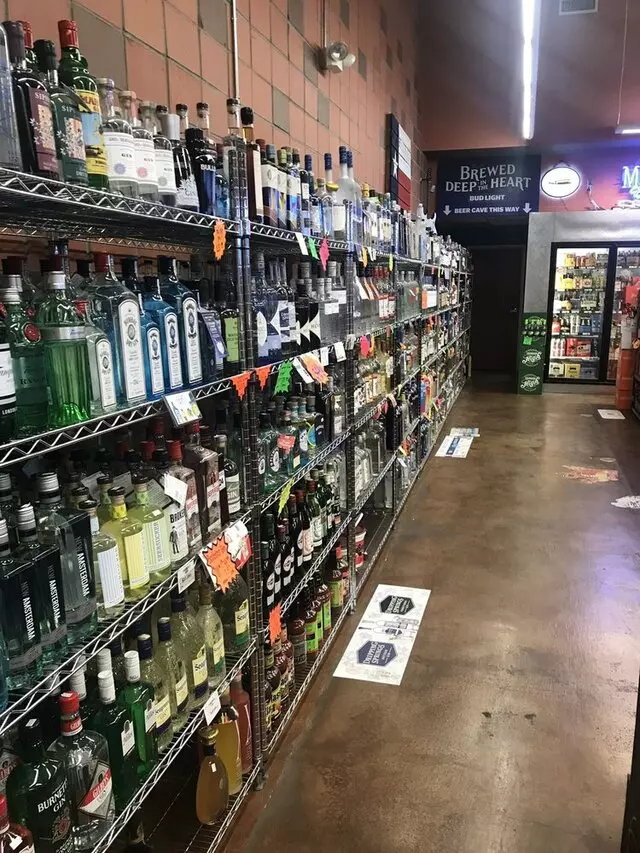 Chris&apos;s Liquor Stores