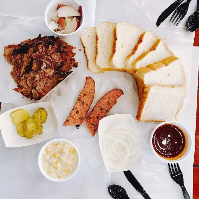 Rudy's "Country Store" and Bar-B-Q