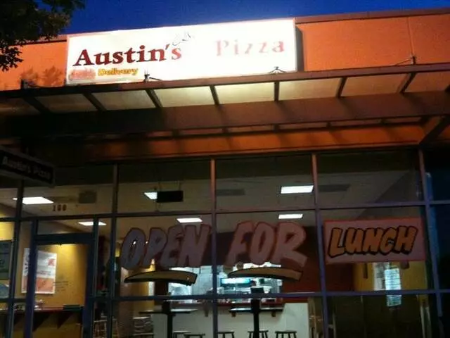 Austin’s Pizza - William Cannon