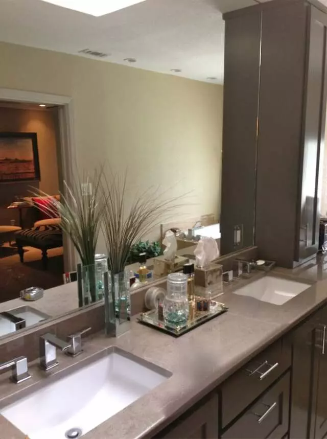 Accent Glass & Door