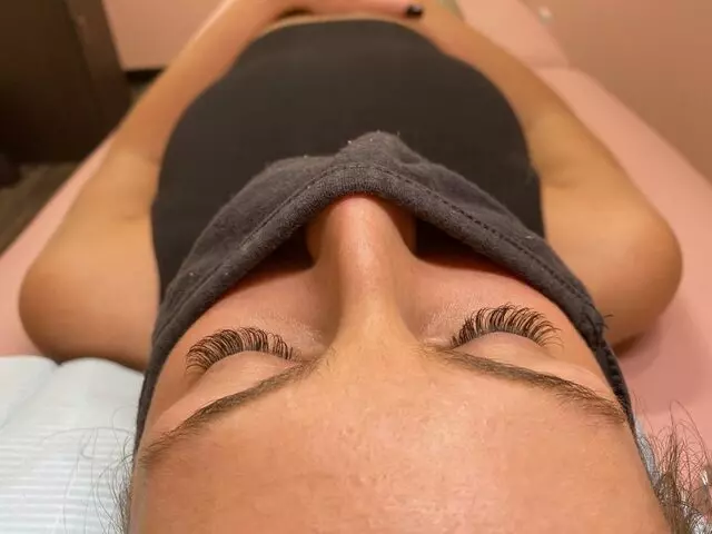 Chic lash lounge