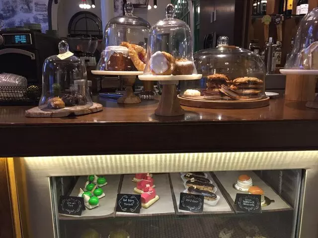 1886 Cafe & Bakery
