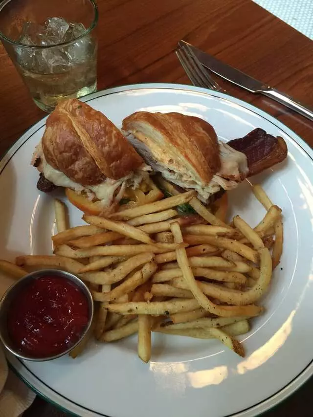 1886 Cafe & Bakery