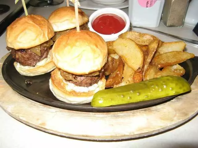 1886 Cafe & Bakery