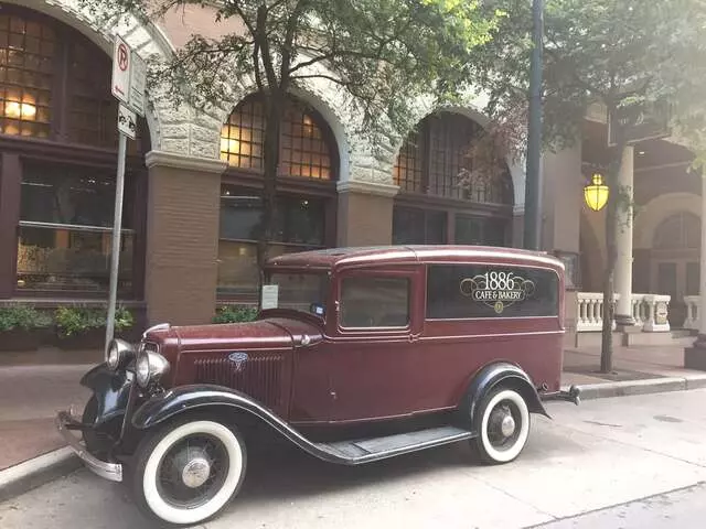 1886 Cafe & Bakery