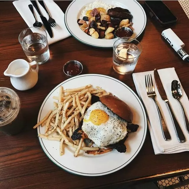 1886 Cafe & Bakery