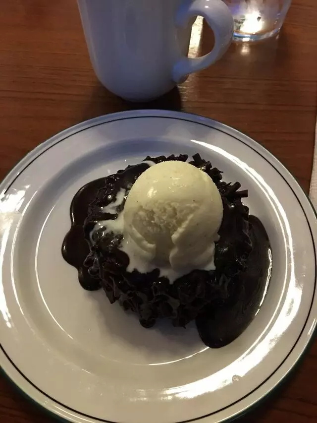 1886 Cafe & Bakery