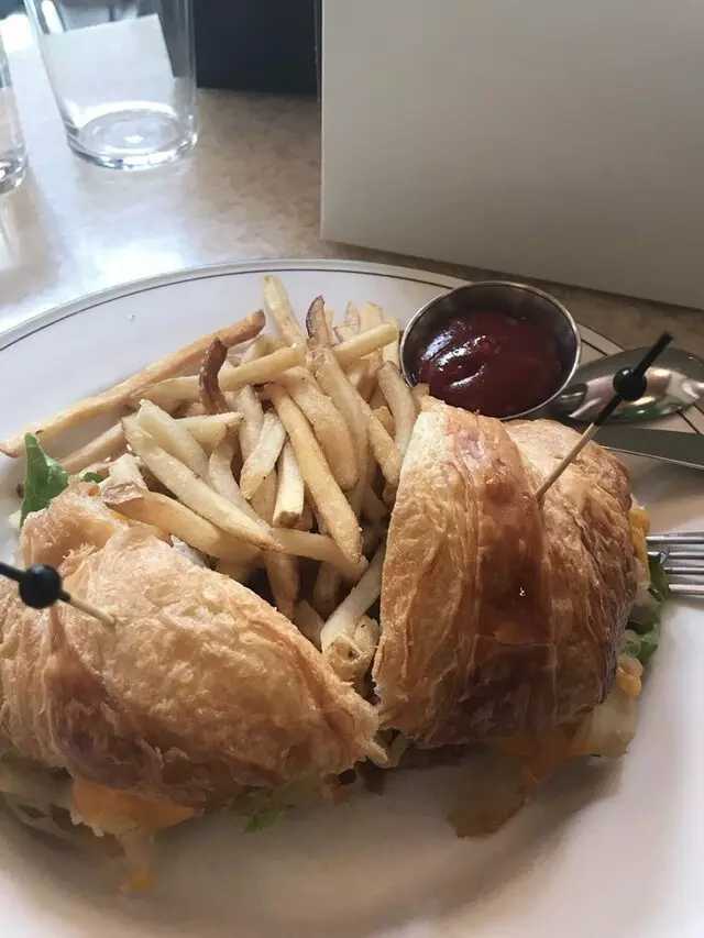 1886 Cafe & Bakery