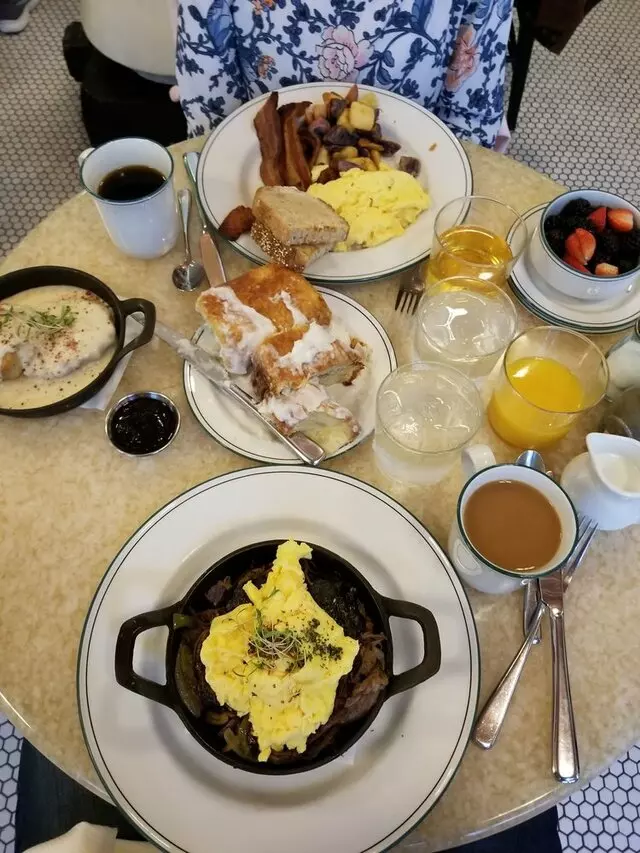 1886 Cafe & Bakery