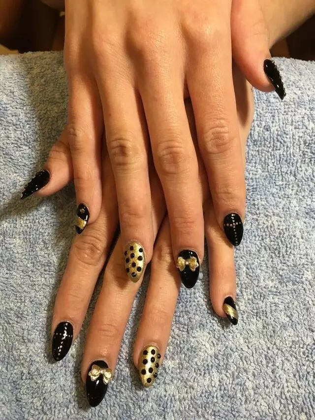 4 Seasons Nails & Spa