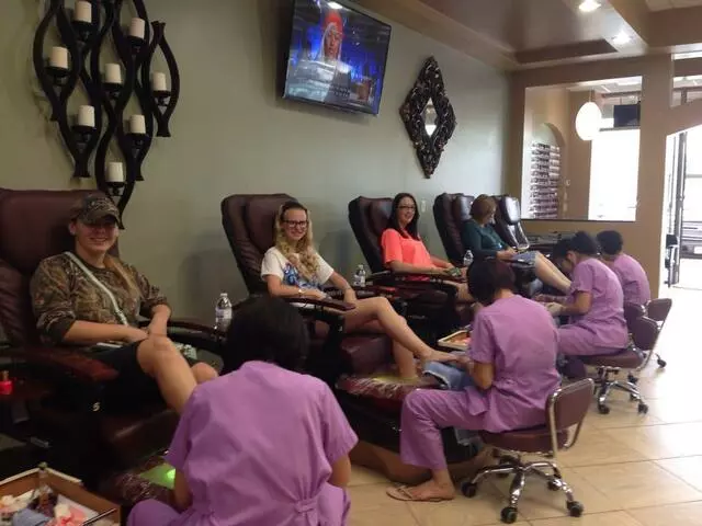 4 Seasons Nails & Spa