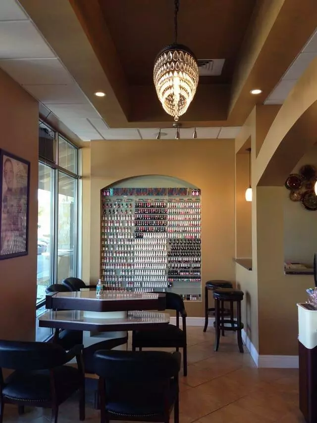 4 Seasons Nails & Spa