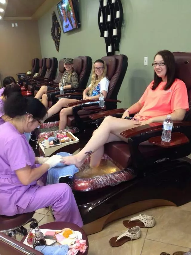 4 Seasons Nails & Spa