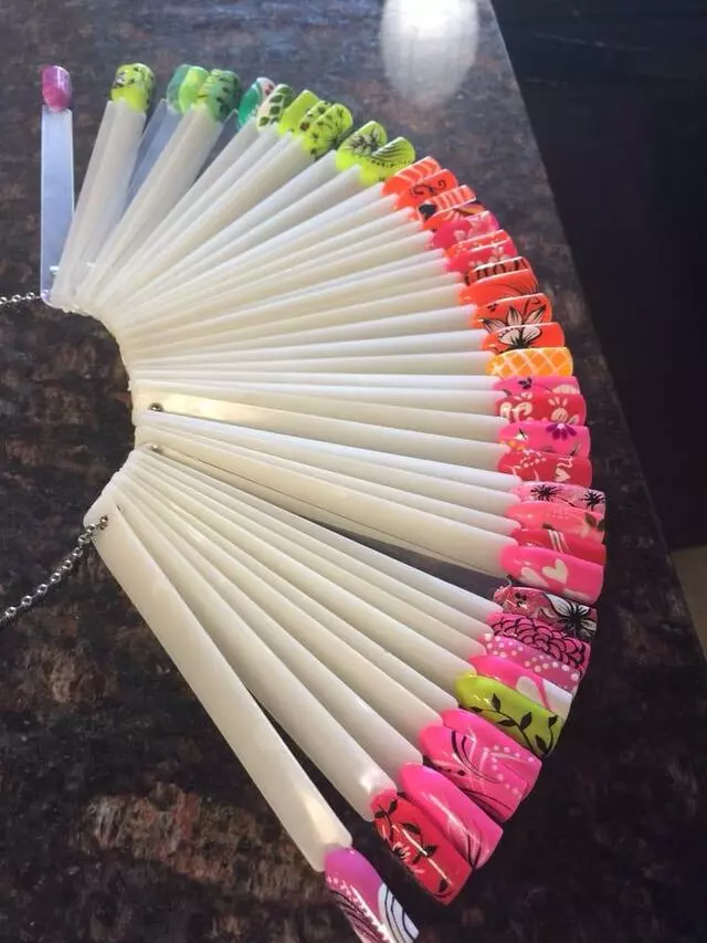 4 Seasons Nails & Spa