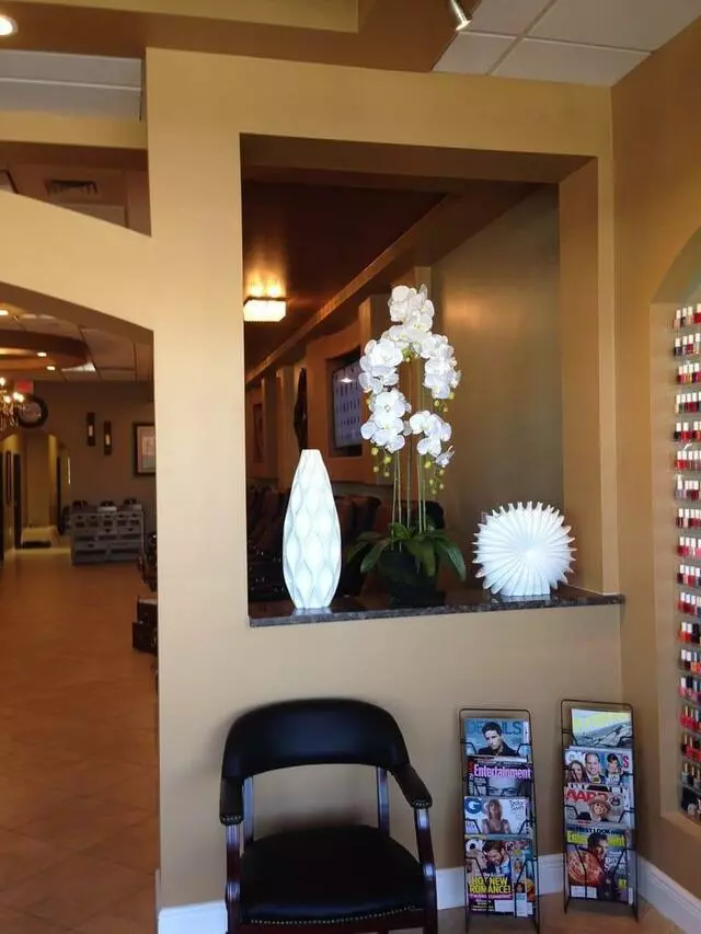 4 Seasons Nails & Spa