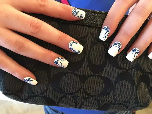 4 Seasons Nails & Spa