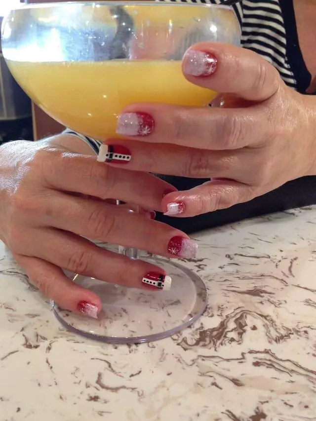 4 Seasons Nails & Spa