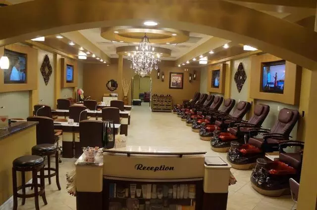 4 Seasons Nails & Spa
