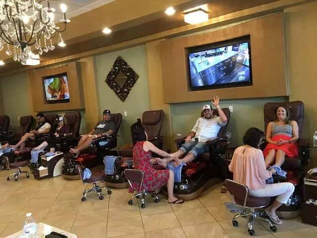 4 Seasons Nails & Spa