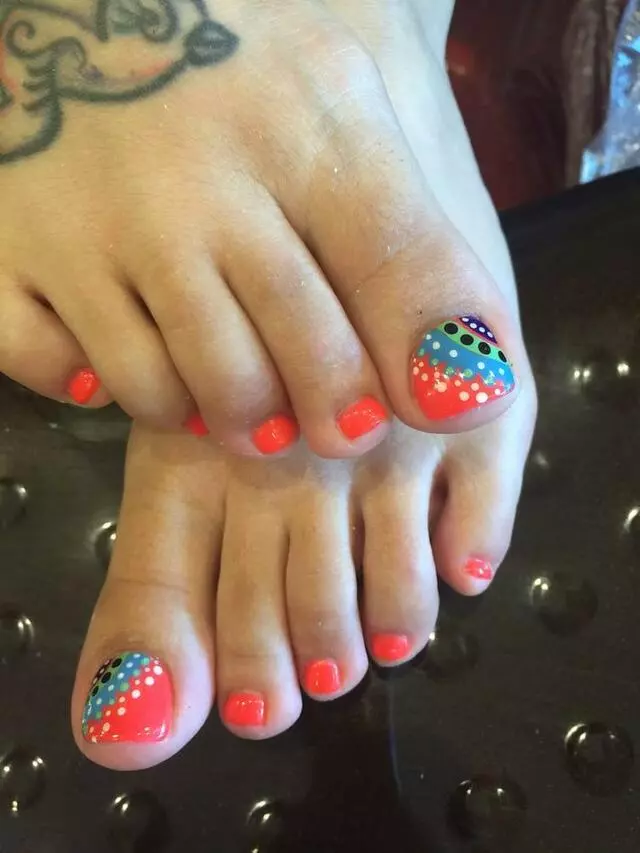 4 Seasons Nails & Spa