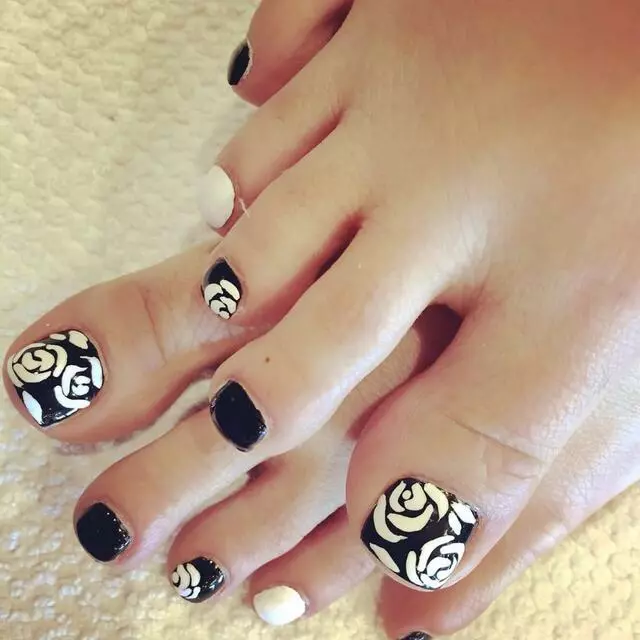 4 Seasons Nails & Spa