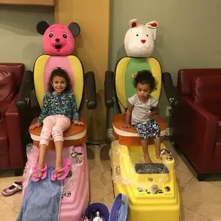 4 Seasons Nails & Spa