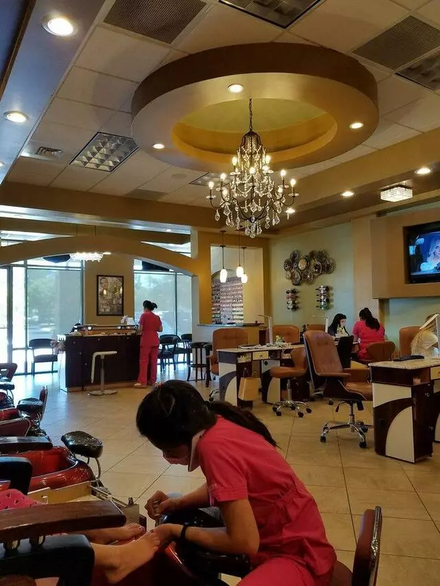 4 Seasons Nails & Spa
