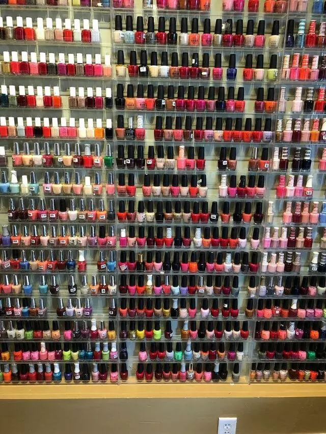 4 Seasons Nails & Spa