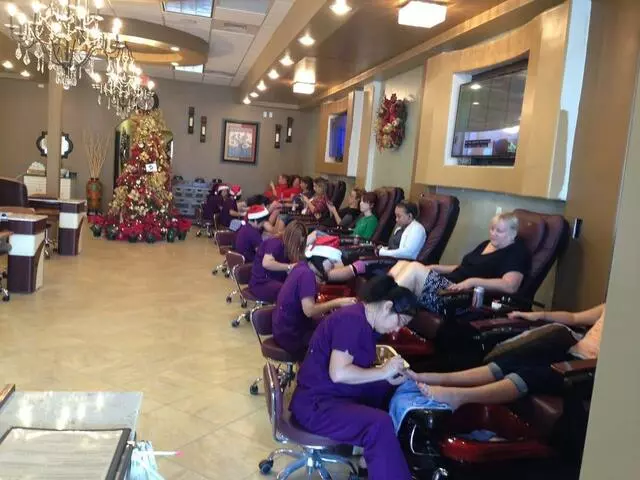 4 Seasons Nails & Spa